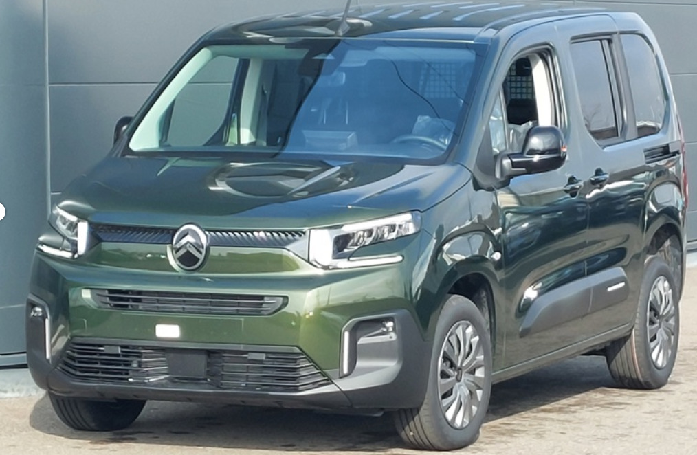 Voitures d'occasion de haute qualité disponibles chez SK Automobiles.